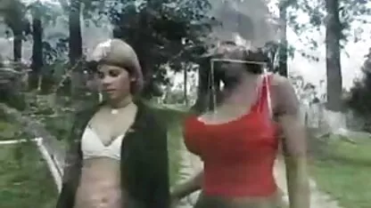 O jovem foi admitido como membro da abelha no ânus. xvídeos pornô sexo anal