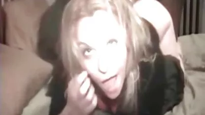 O rabo entupido leva dois membros porno anal com meninas ao mesmo tempo.