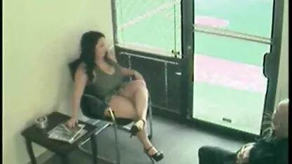 Jovem loira fluindo do louvor dos os melhores filmes pornô anal homens