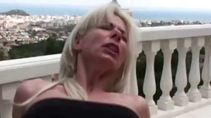 A Puffy videos porno anal com dor tirou as calças de ganga e a Vagina a Meter os dedos numa sanita pública.
