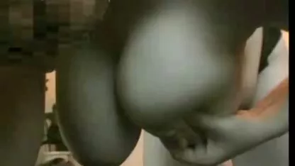 Tira video de sexo anal com vivi fernandes a roupa e mostra o boné Rapado.
