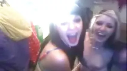 Dá em ambos os buracos video pornô sexo anal