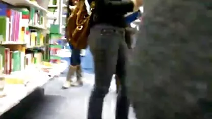 Um garanhão despejou uma rapariga da cabeça sex anal grátis aos pés.