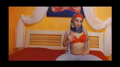 A rapariga pornô grátis anal faz um trabalho de pés com ele vai