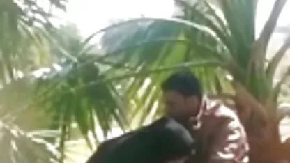 Raparigas magras calças de rede de pesca a levar pornô de sexo anal pénis de rapariga na vagina