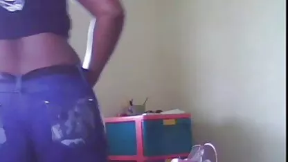 Os rapazes vêm-se dentro de raparigas em só pornô anal frente a câmaras amadoras