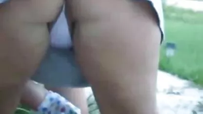 Construtor careca ao leme, a pôr o chapéu MILF videos sexo anal com novinhas no big eldak num trailer.