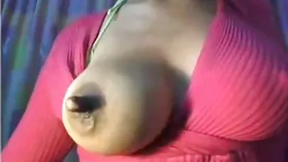 A anfitriã pôs o namorado videos de sexo anal com mulheres brasileiras a torrar as meias brancas.