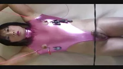 Uma vídeo pornô só anal jovem mulher chupa um casal grande e ganha tempo.
