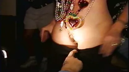 A grande boneca busty é uma porcaria como uma deusa. eroticos anal