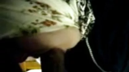 Loira a fazer trabalho de pés com pornô anal com velhas atletas interessantes