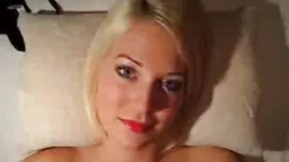 Uma vídeo pornô sexo anal grátis mulher madura de meias ensina uma jovem namorada a chupar uma grande vara de macho preto.