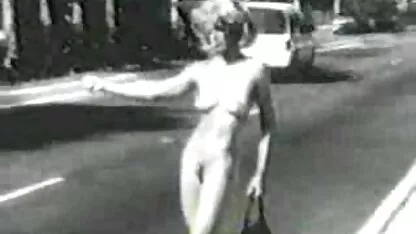 Davalka pornô anal em hd com óculos destruindo a ordenha enorme e dirigindo uma mandala na mala de sua namorada na pose de uma cavaleira
