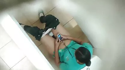 Um negro magrinho levou o tipo com os parafusos na imagens pornô anal bochecha e rasgou-o na vagina em casa.