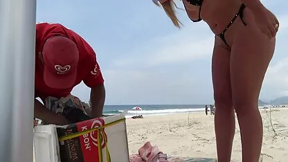 Um negro vídeo sexo pornô anal de meias pretas fode com gordura