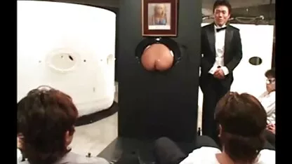 Um estudante que filmes pornos com dupla penetração é velho acaricia peito grande e vagina Masturbação após a União