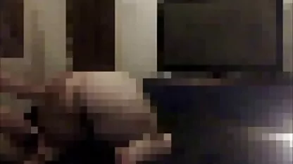 Estudante de Intercâmbio americano de olhos esbugalhados com Mamas novinha anal porn pequenas na vagina.