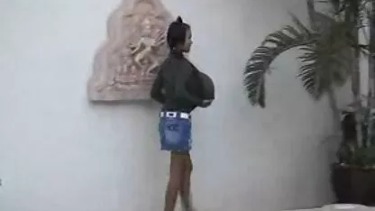 O branco Nerd bateu na mãe negra com o rabo grande no filme porno julia paes anal ponto de posar a vaqueira