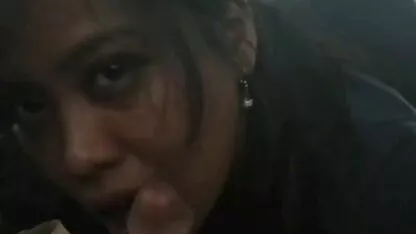 Pila a Lamber Clítoris vídeo pornô amador anal para uma mulher madura com mamilos perfurados e vagina, e depois fodê-la no buraco.