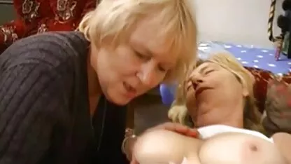 A rapariga companheira trabalha sempre com filme porno nacional anal todos os buracos com o cliente.
