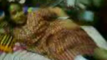 Uma espanhola sensual a chupar um tipo vidio pornor anal de cabelo e para a pila dele.