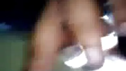 Morena com vibrador no buraco acariciando mamilos inchados com dedos vídeo pornô grátis anal