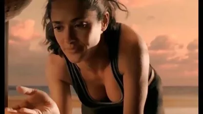 Um cliente a chupar um guarda-costas filme porno dando cu