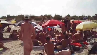 Jovem morena sente porno anal cu o pénis grande dentro da vagina que está molhada