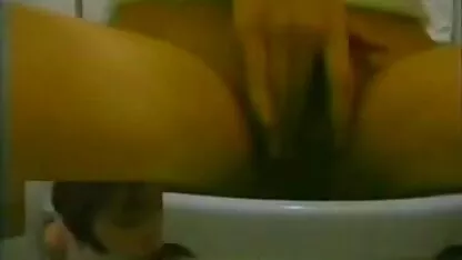 MILF swallow Bolt muscle friend na frente da webcam e fica com esperma na pornô anal caseiro boca