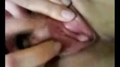O jovem negro fode uma mulher madura no rabo através de um buraco de meias filme porno so no cu