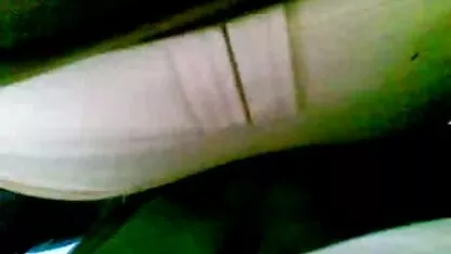 Morena em forma chorou desesperadamente filme porno dupla penetração .