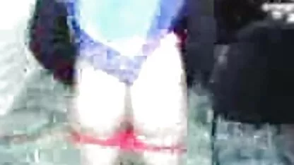 Doce com video anal brasileiro óculos é muito hábil em sexo