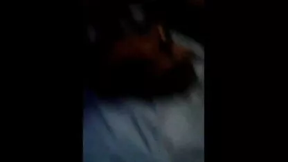 Prostituta de 66 anos de peruca filmes pornos brasileiros anal masturba-se e franja na vagina com um jovem Idiota.
